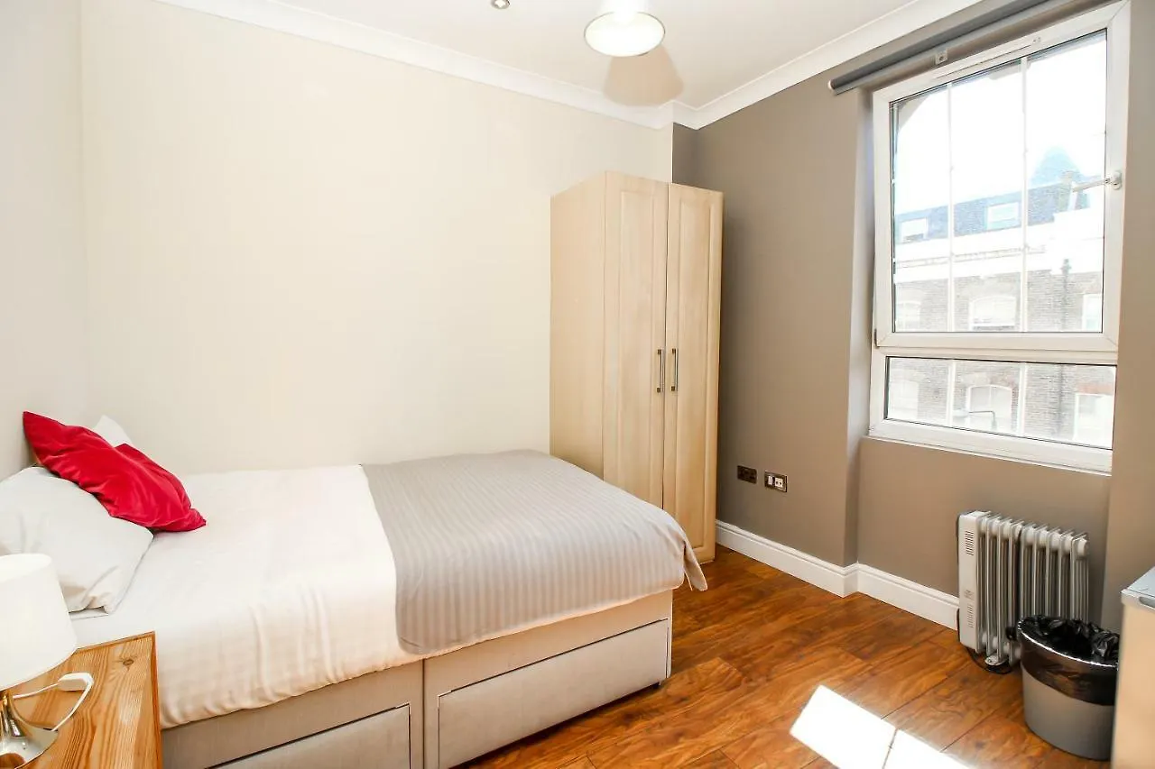 Private En-Suite Room @ Liverpool Street, Brick Ln London Guest house